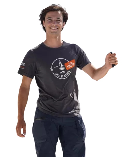 Titouan Pilliard souriant, en tee-shirt Use It Again for Youth